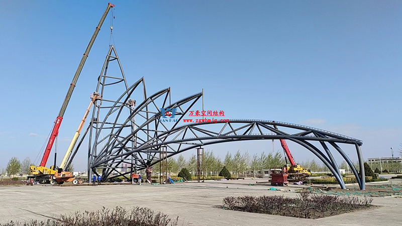芳菲四月，共鑒美好！陜西定邊馬蓮灘沙漠公園鋼膜結(jié)構(gòu)工程最新進展播報