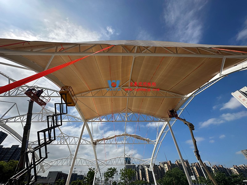 “邊角料”變“金角銀邊”|溫州惠民路西側綠地球場鋼膜結構工程最新施工進度 “邊角料”變“金角銀邊”|溫州惠民路西側綠地球場鋼膜結構工程最新施工進度