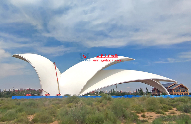 陜西定邊馬蓮灘沙漠公園鋼膜結構工程“奮力快跑”,工程“進度條”刷新了! 陜西定邊馬蓮灘沙漠公園鋼膜結構工程“奮力快跑”,工程“進度條”刷新了!