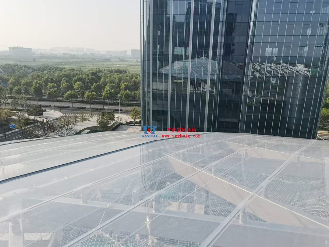 擁有夢幻外衣的ETFE膜結構商業天幕 擁有夢幻外衣的ETFE膜結構商業天幕