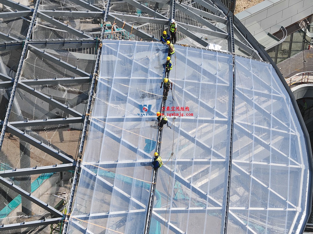 擁有夢幻外衣的ETFE膜結構商業天幕 擁有夢幻外衣的ETFE膜結構商業天幕