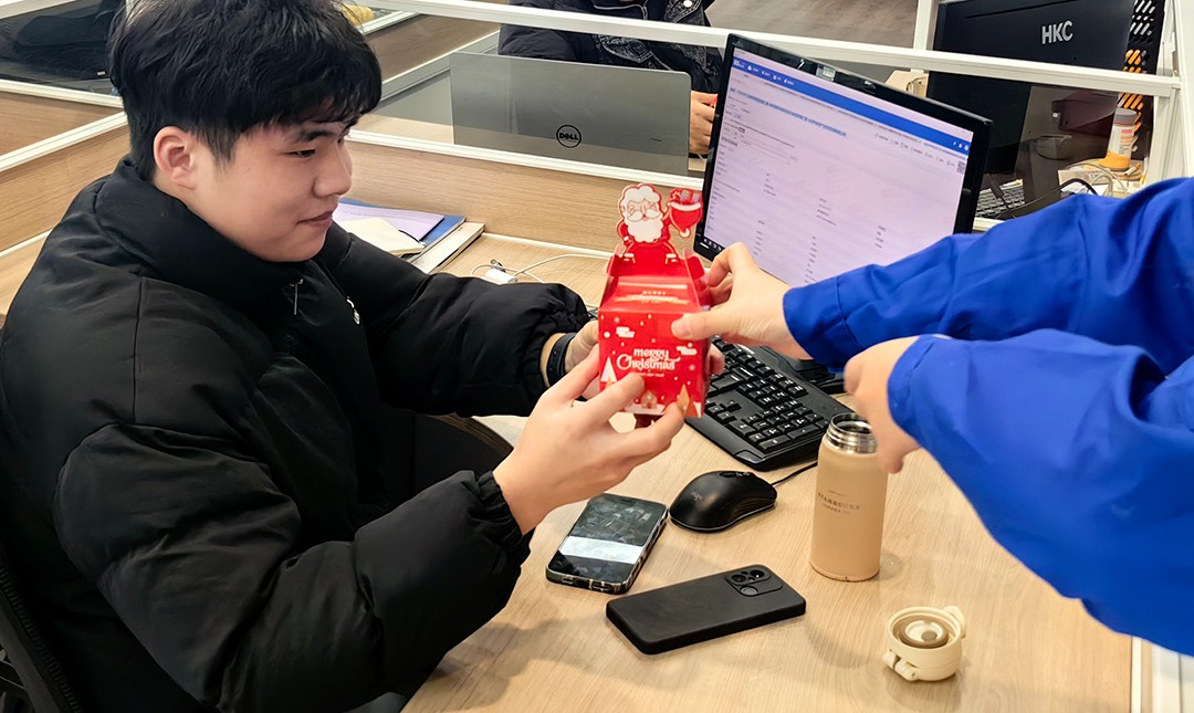 關愛員工,愛在萬豪|暖心平安夜,傳遞“蘋”安幸福 關愛員工,愛在萬豪|暖心平安夜,傳遞“蘋”安幸福