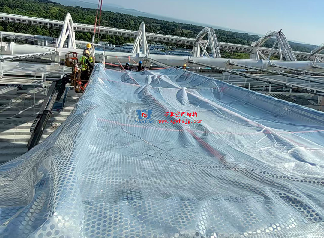 無錫奧體中心體育場ETFE膜首吊成功，太湖畔將閃耀“生態之光”