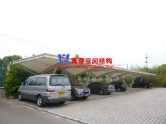 做膜結(jié)構(gòu)車棚報價價格差距很大，該怎么選膜結(jié)構(gòu)公司?