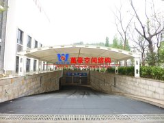 地下車庫雨棚什么材料好？膜結構為什么是地下車庫雨棚材料的優先選擇？