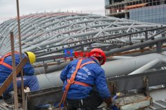鋼膜結構工程高空作業需要注意哪些事項？如何確保安全？
