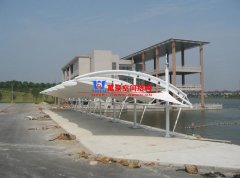 膜結構車棚與塑膠車棚對比有哪些優勢？